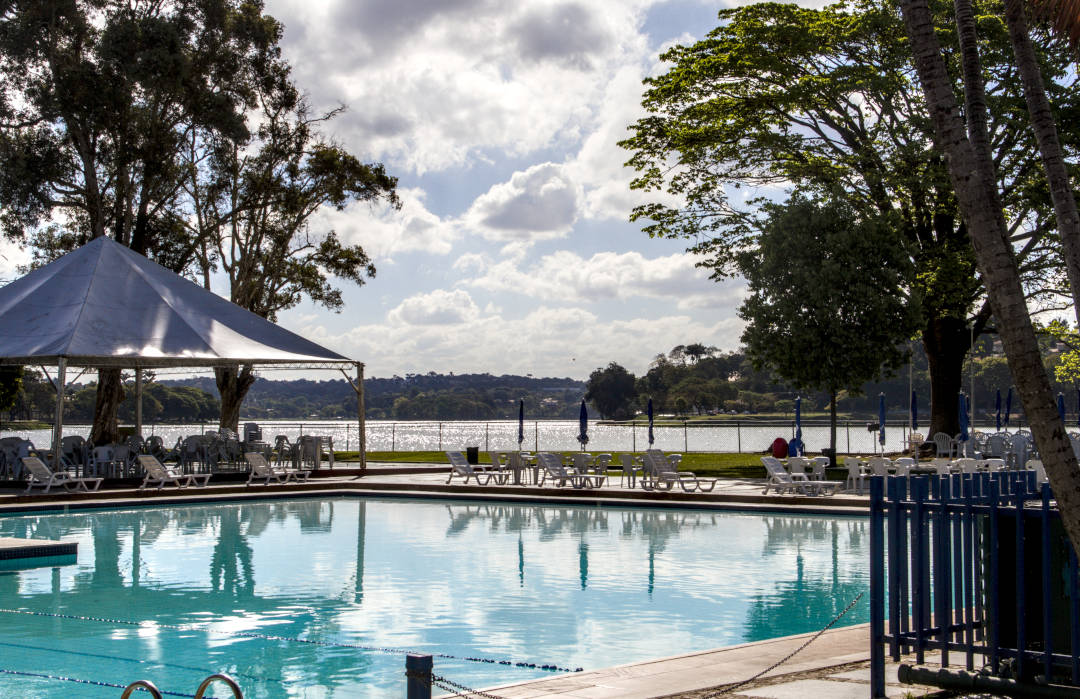 Vista da lagoa e piscina